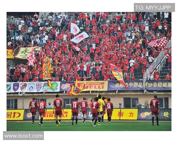 广州足球队与杭州足球队耐力对决赛后分析与反思