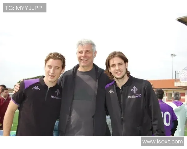 足球明星与娱乐明星同框瞬间揭秘他们的友谊与合作魅力 足球明星与娱乐明星同框瞬间揭秘他们的友谊与合作魅力